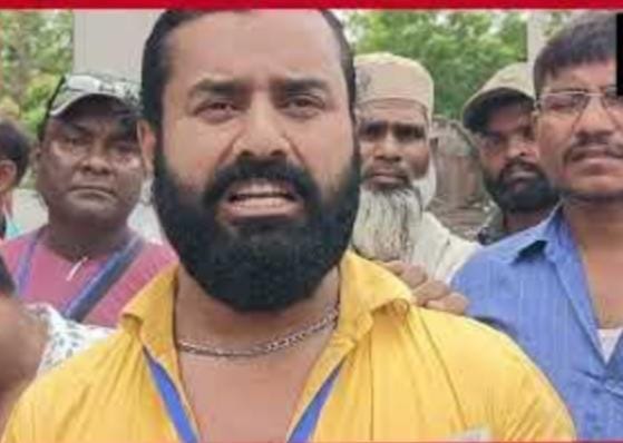 बेतिया में ई-रिक्शा चालक को नशे में धूत ठेकेदार ने कर दी पिटाई।