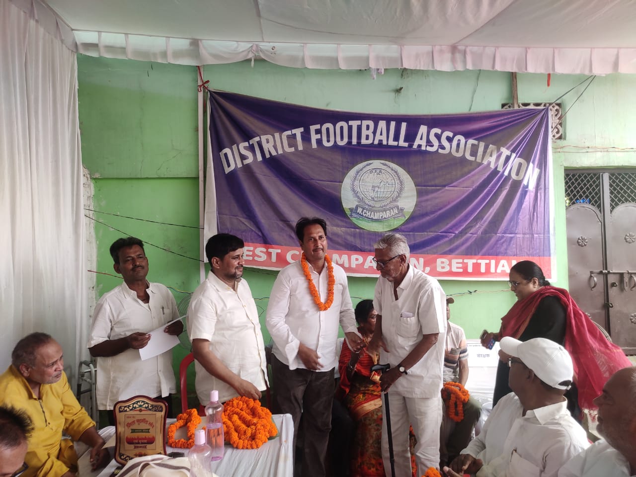 जिला फुटबाल संघ पश्चिमी चंपारण के कार्यकारिणी का चुनाव बड़ी गम गामी के बीच हुआ संपन्न।