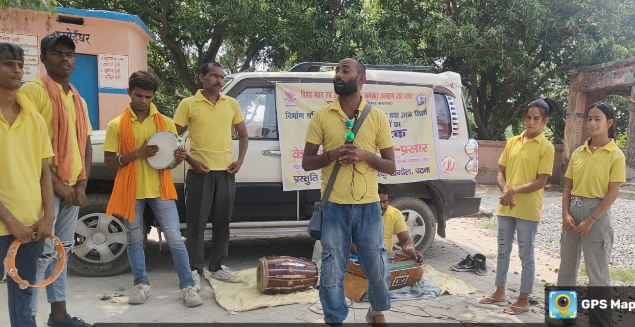 नुक्कड़ नाटक से श्रम विभाग की योजनाओं की दी जानकारी।