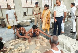 केंद्रीय कारा, मोतिहारी का औचक निरीक्षण संध्या भोजन हेतु रोटी व खीर की गई थी व्यवस्था।