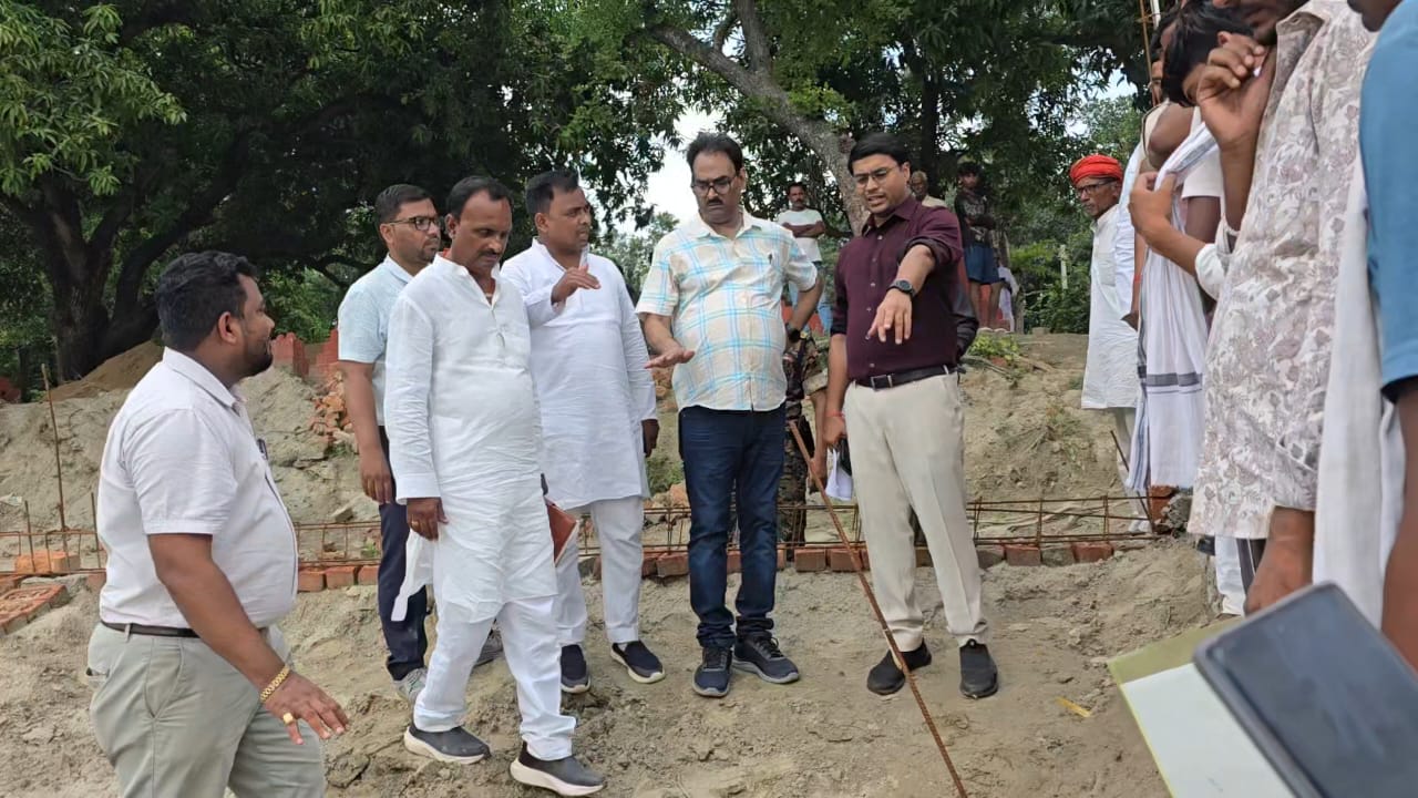 उप विकास आयुक्त ने बांसीधाम में चल रहे सौंदर्यीकरण कार्य का किया निरीक्षण।