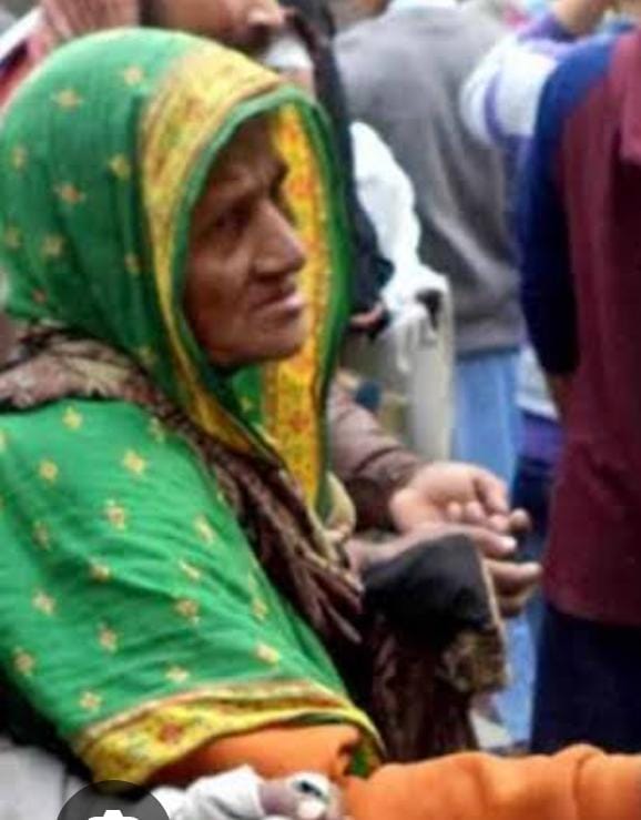 नवलपुर में भिखारी की भेष में आई एक महिला ने की ₹3 लाख की चोरी।