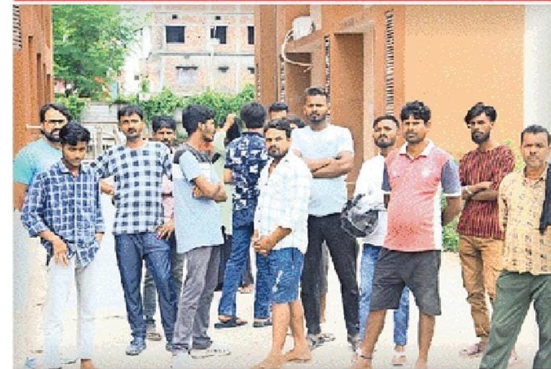 बेतिया अरेराज सड़क मार्ग स्थित कटैया चौक पर ट्रैक्टर ट्राली की ठोकर से युवक की हुई मौत।