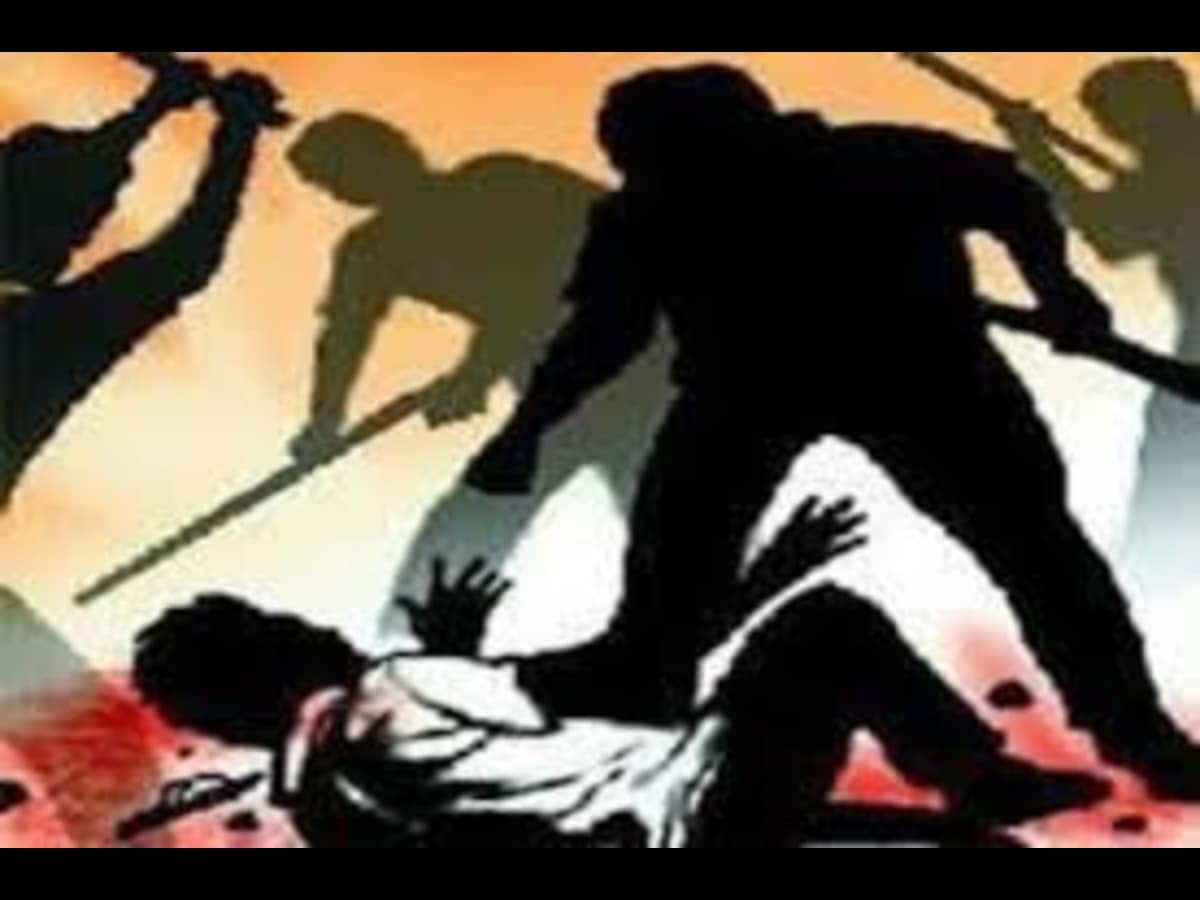 मझौलिया थाना क्षेत्र के परसा हॉलट के समीप (भूमिहार टोला) के खेल मैदान में.क्रिकेट खेल के दौरान हुए झगड़े में 10 वर्षीय बच्चे की चाकू लगने से घटना स्थल पर हुई मौत।