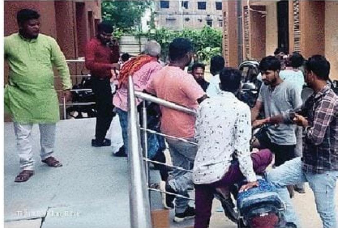 बेतिया मू एक तेज रफ्तार ट्रक ने मजदूर को मौत के घाट उतारा।
