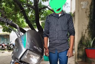 नगर पंचायत लौरिया के भगत सिंह चौक के पास से लौरिया पुलिस ने वाहन जांच के दौरान चोरी के बाइक के साथ एक युवक को लिया हिरासत में।