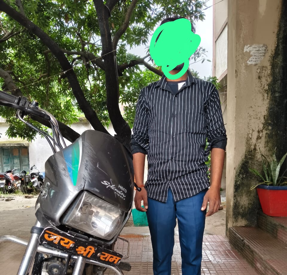 नगर पंचायत लौरिया के भगत सिंह चौक के पास से लौरिया पुलिस ने वाहन जांच के दौरान चोरी के बाइक के साथ एक युवक को लिया हिरासत में।