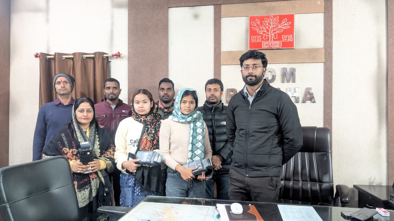 रामनगर, बगहा-2 और पिपरासी के पीडीएस विक्रेताओं को e-PoS मशीन का वितरण