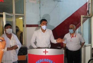 रेड क्रॉस के कार्यक्रम डीएम हुए सामिल, महाराष्ट से मोतिहारी स्टेशन पहुँचे श्रमिको का जिलाधिकारी ने लिया जायज।