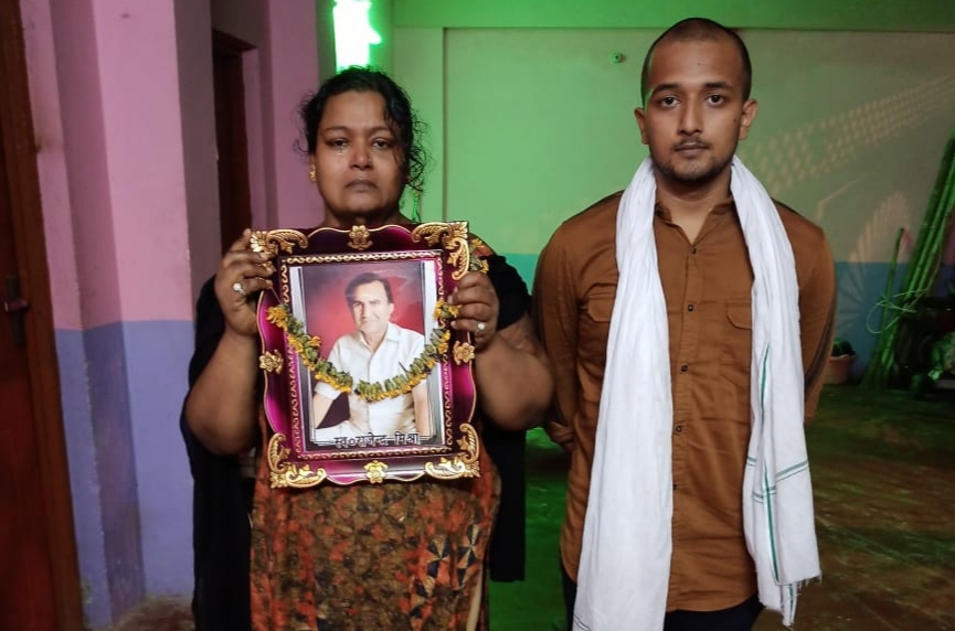 विनीता देवी अपने पति के हत्यारों की गिरफ्तारी तथा अपने बेटों की जान माल की रक्षा के लिए लगाई एसीपी से गुहार।