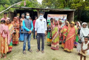 चंपारण समाज कल्याण मंच के अध्यक्ष डॉ गोपाल के द्वारा जरूरतमंदो के बीच हुआ राहत सामग्री का वितरण।