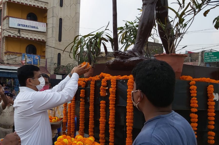 गाँधीजी के आदर्श आज की सबसे बड़ी आवश्यकता, उनके पदचिन्हों पर चलने का हमसब लें संकल्प : जिलाधिकारी।