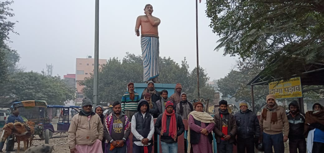 शहीद चन्द्र शेखर आज़ाद को श्रद्धांजलि अर्पित कर, किसान विरोधी काला कानून वापस लेने के लिए सरकार को चेतावनी।