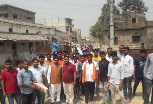 क्षेत्र संख्या 47 के भावी उम्मीदवार रेखा देवी के समर्थन में पति दिपु कुशवाहा के नेतृत्व में चलाया गया जनसंपर्क अभियान।