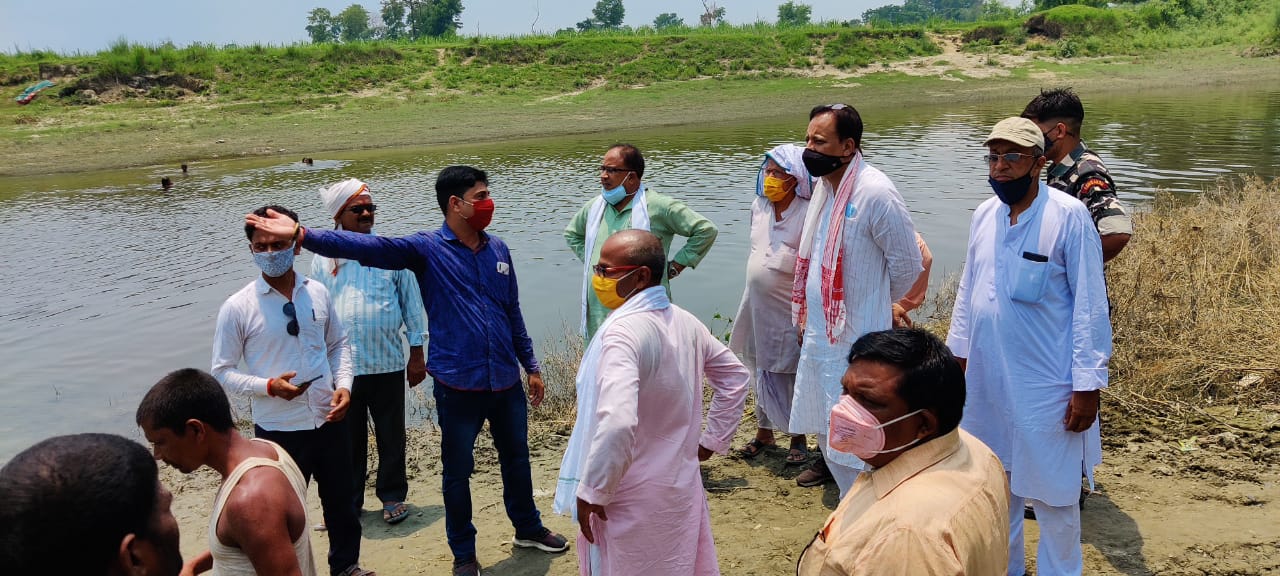 विधायक उमाकांत सिह ने किया दर्जनों गांवो का दौरा लिया गरीबो की स्तिथि का जायजा।