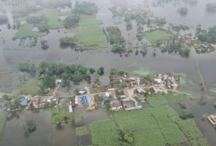 लगातार हो रही बारिश से एक बार फिर से सहमने लगे बाढ़ पीड़ित।