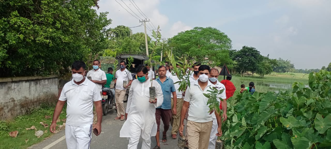 मानव जीवन के लिए बृक्ष एक अमूल्य धरोहर, इसकी रक्षा और सुरक्षा करना बेहद जरूरी: एसएसबी