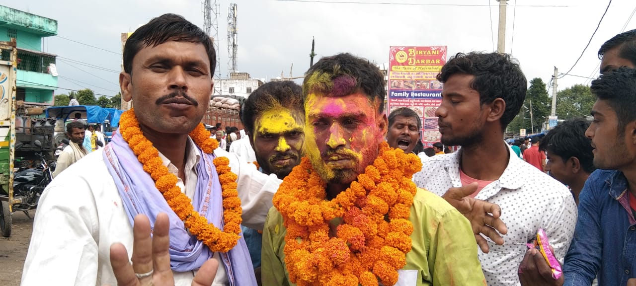 चनपटिया प्रखंड के अंतर्गत चरगाहा पंचायत के वार्ड संख्या 4, वार्ड सदस्य की जीत पर हर्ष