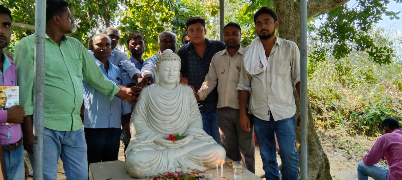 पश्चिमी तुरहा पट्टी के मुखिया इं0 शिवम कुमार उर्फ राजा बाबु और उनके पंचायत के लोगों के साथ बौद्ध स्तंभ पर जा कर गौतम बुद्ध के विचारों को जनता तक पहुचाने का संकल्प लिया