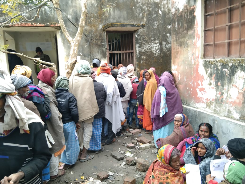 पश्चिमी चंपारण जिले के चनपटिया प्रखंड कार्यालय मे संचालित बुड्ढा पेंशन शाखा द्वारा जिन पेंशन धारियों को पेंशन का पैसा भुगतान अभी तक नहीं हुआ है उन से जमा कराया जा रहा है जांच के लिए अभिलेख