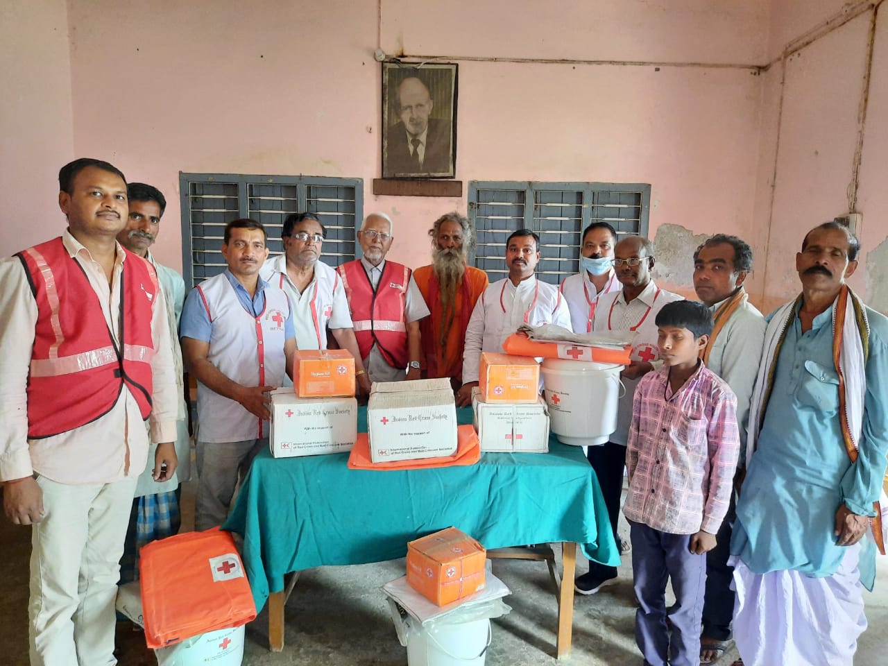 अग्नि पीड़ितों को जिला रेडक्रॉस द्वारा कराया गया राहत सामग्री उपलब्ध !