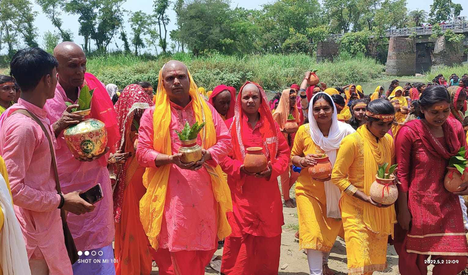 शिवलिंग की स्थापना को लेकर निकाली गई कलश यात्रा!