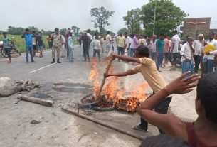 अनियंत्रित ट्रक के ठोकर से एक बैल की घटनास्थल पर मौत, गाड़ीवान की हालत नाजुक।