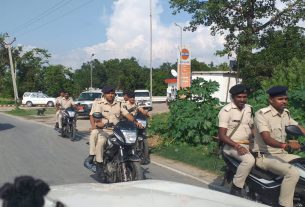 शांतिपूर्ण एवं सौहार्दपूर्ण वातावरण में पर्व-त्योहारों को सम्पन्न कराने हेतु किया गया फ्लैग मार्च।