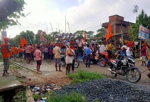 महावीरी झंडा मेला को लेकर प्रशासनिक अधिकारियों द्वारा निकाला गया फ्लैग मार्च!