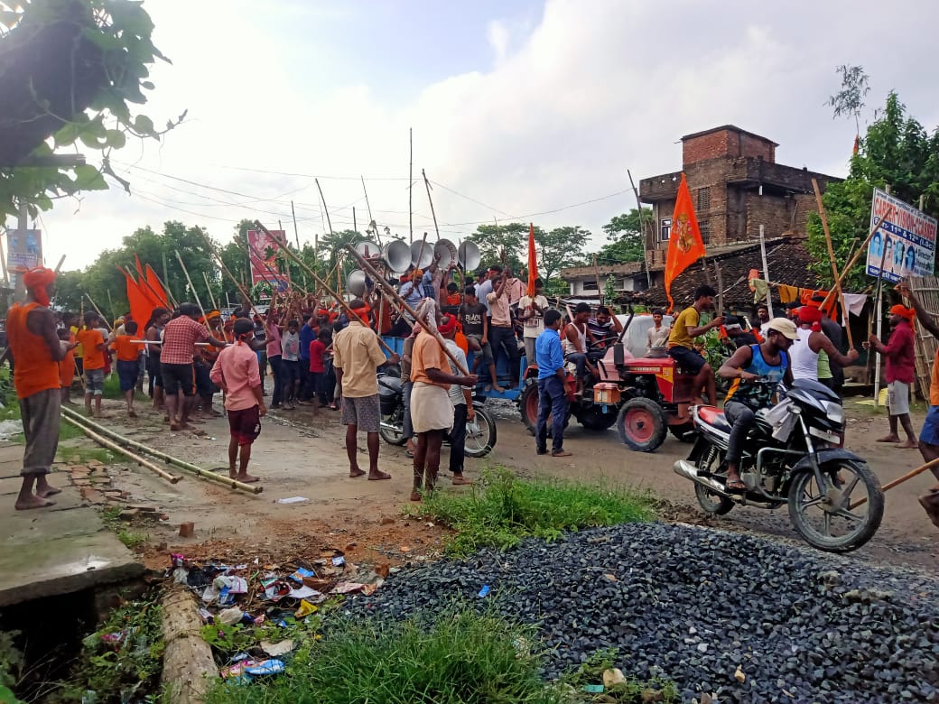 महावीरी झंडा मेला को लेकर प्रशासनिक अधिकारियों द्वारा निकाला गया फ्लैग मार्च!