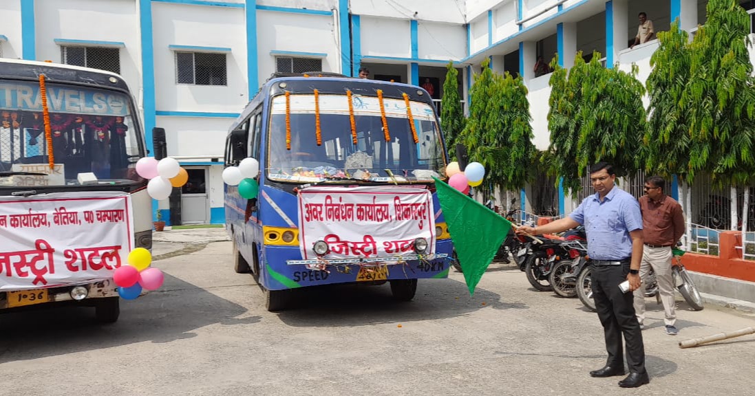 जिलाधिकारी ने “रजिस्ट्री शटल” सेवा का किया शुभारंभ।