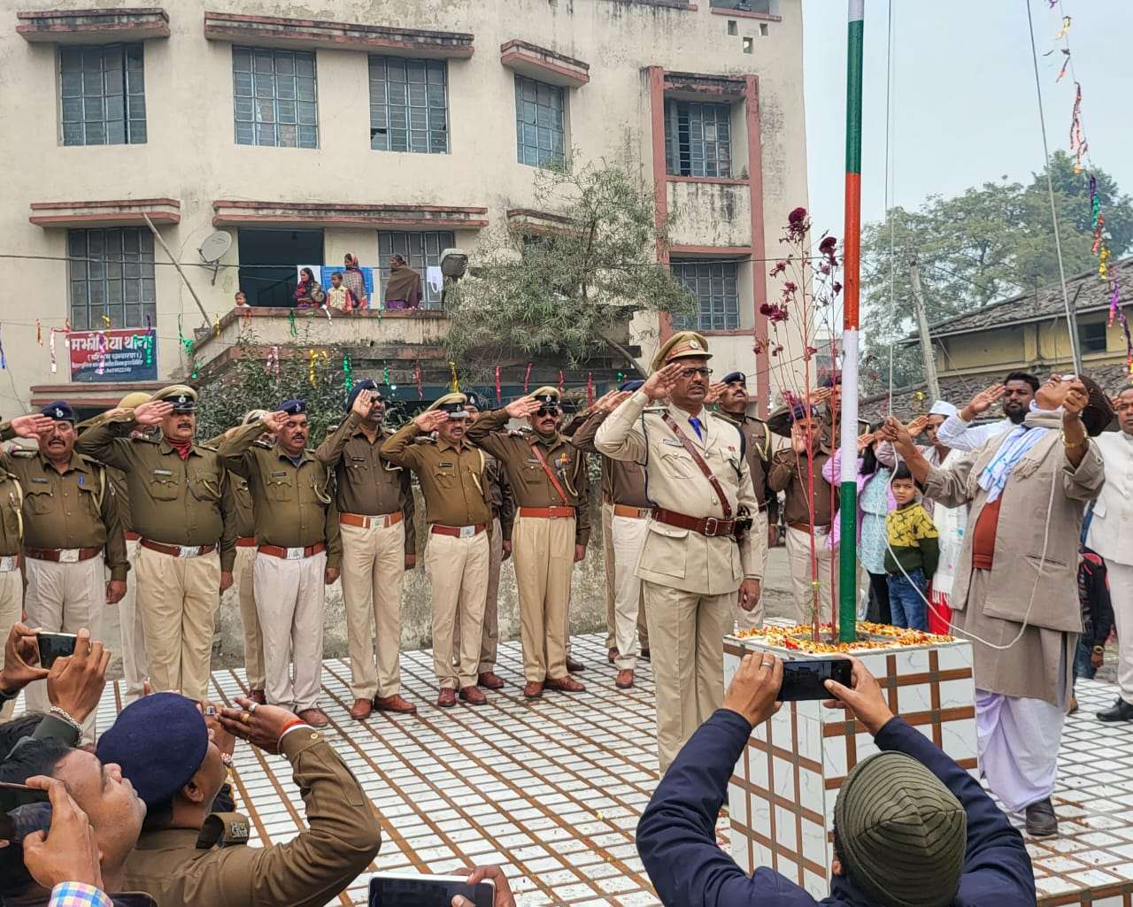 संपूर्ण सिकटा  प्रखंड क्षेत्र में 74 वा  गणतंत्र दिवस हर्षोल्लास के साथ मनाया गया!