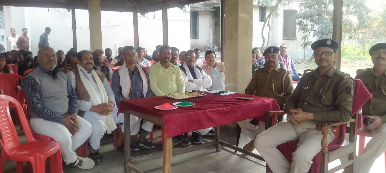 थाना परिसर में शांति समिति की बैठक संपन्न।