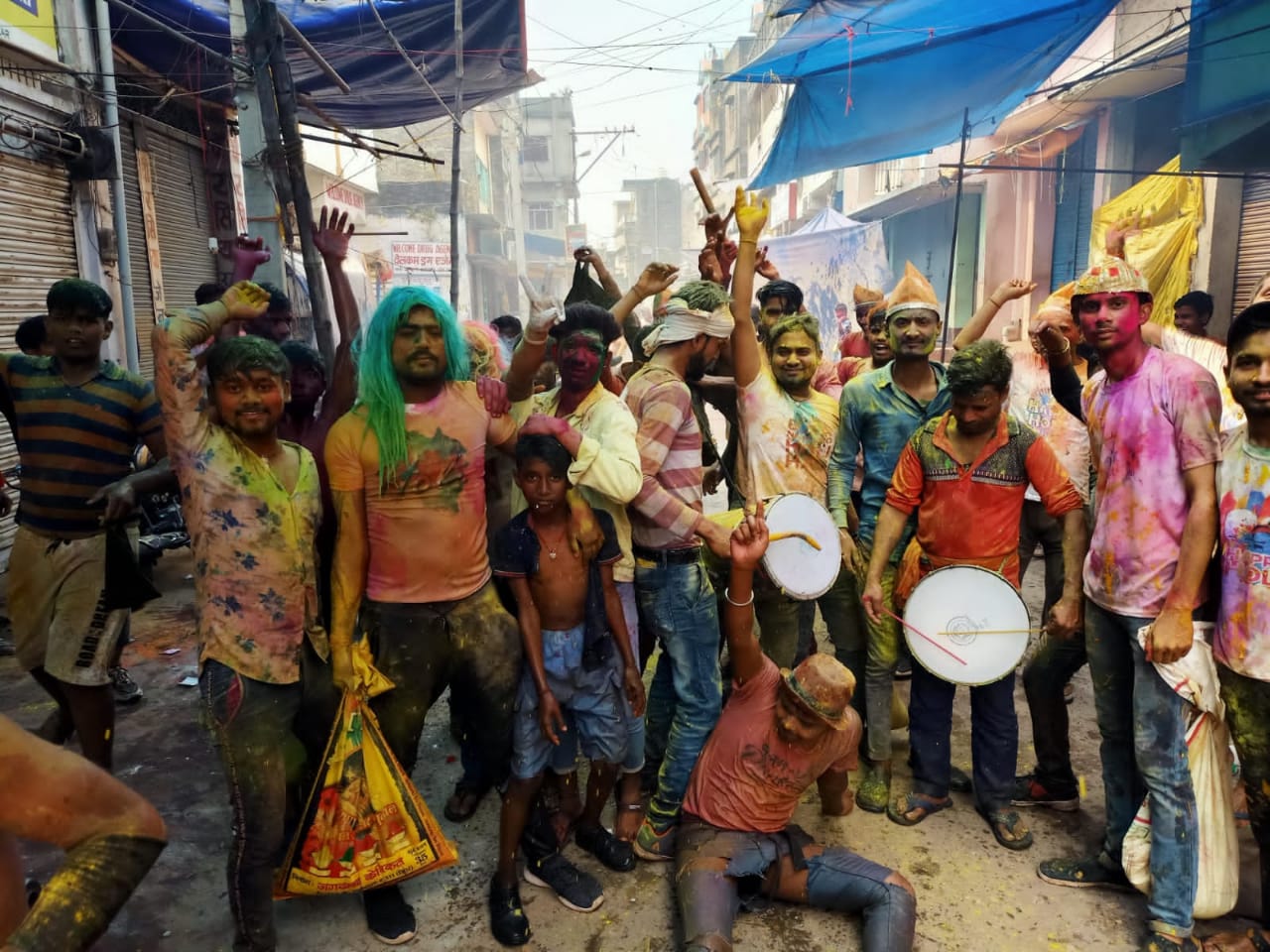 रंगों व भाईचारे का त्योहार होली मनाया गया बड़े धूमधाम से