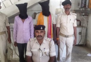 यूपी से टैक्टर लूटकर भाग रहे दो लूटेरों को पुलिस ने दबोचा। ट्रैक्टर जब्त।