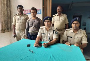 गोपालपुर पुलिस ने अपने ही पिता के हत्यारे बेटे को चनपटिया थाना क्षेत्र के भगहा माई स्थान‌ उसके ससुराल से किया गिरफ्तार भेजा जेल।