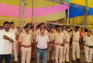 सिकटा प्रखंड क्षेत्र में दुर्गा पूजा को लेकर पुलिस प्रखंड एवं अंचल प्रशासन ने संयुक्त रूप से किया फ्लेग मार्च!