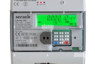 मझौलिया में बिजली उपभोक्ताओं को बेहतर सुविधा देने के लिए लगाए जा रहे प्रीपेड मीटर ।