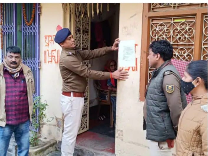 2.63 करोड़ का किया था गबन… पुलिस ने चिपकाया इश्तेहार: मोतिहारी में नगरपरिषद के पैसे किए थे गबन, सरेंडर नहीं करने पर होगी कुर्की।