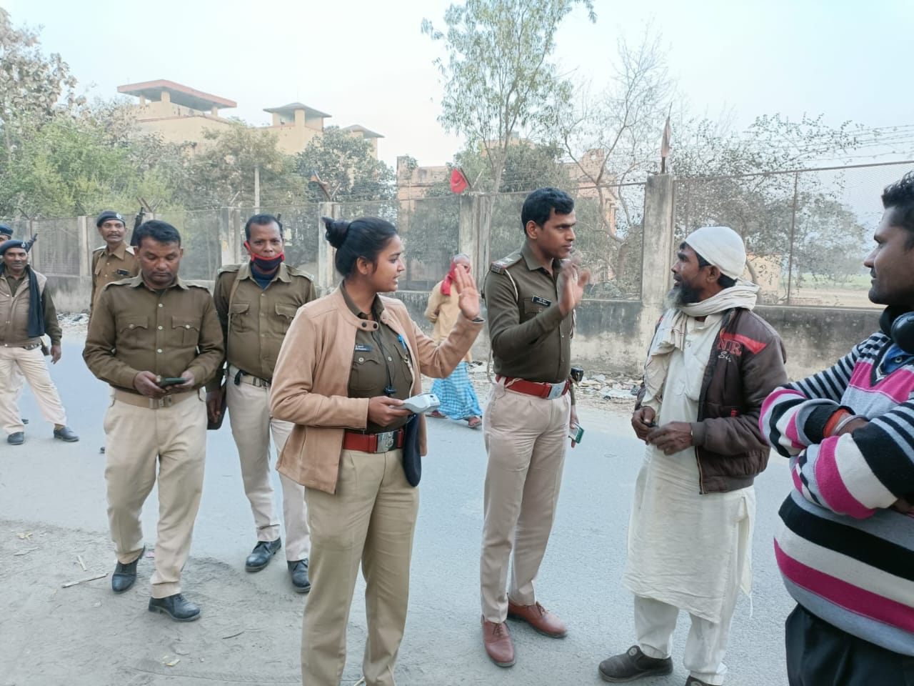 ट्रिपल लोडिंग व तेज रफ्तार बाइकर्सो में मचा हड़कंप।