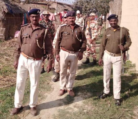 अगामी लोस चुनाव को लेकर पुलिस ने निकाला फ्लैग मार्च!