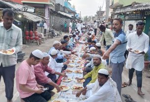 साठी बाजार में हुआ अफतार का आयोजन दोनों समुदाय के लोग हुए सम्मिलित।