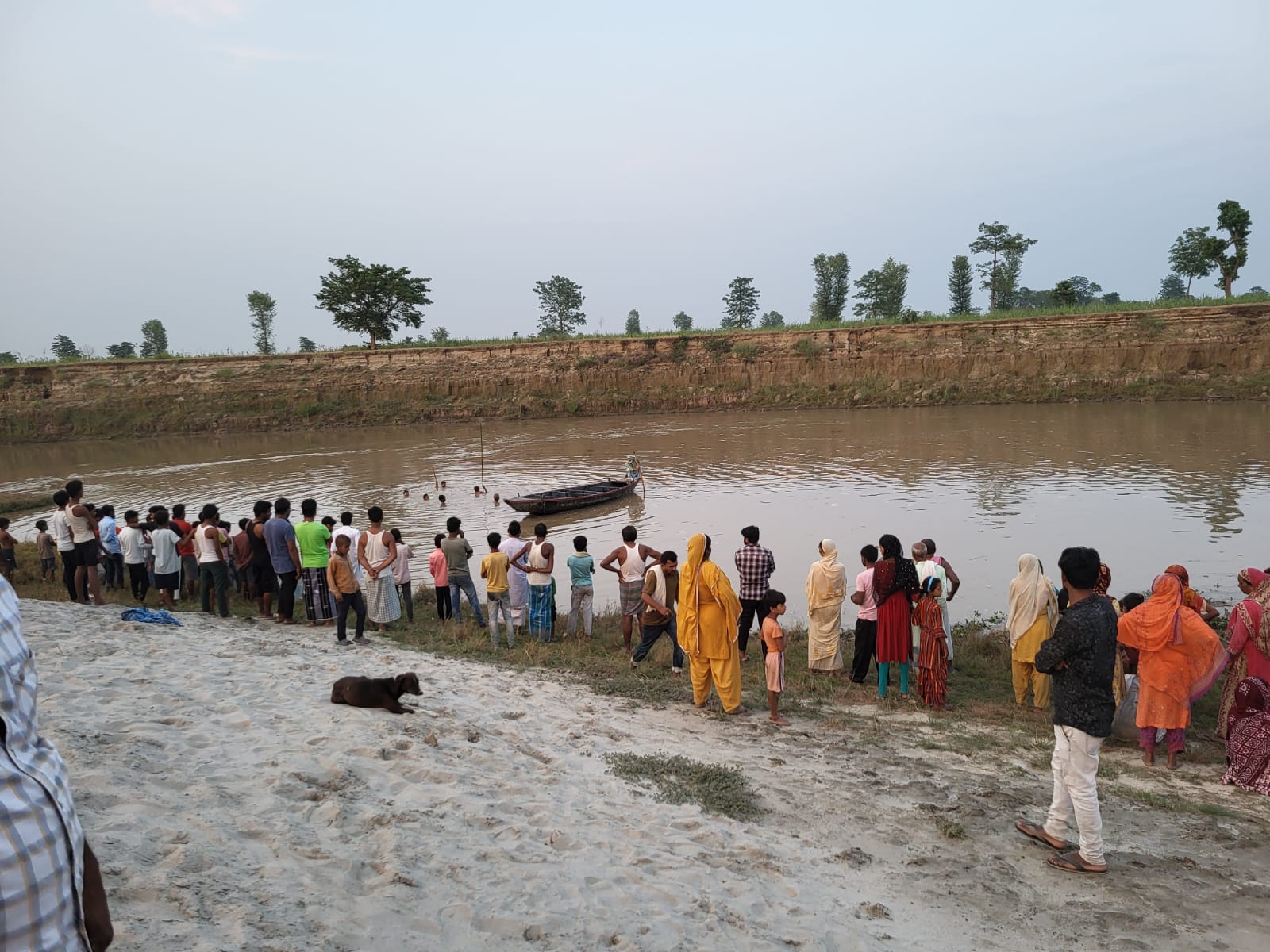 सिकरहना नदी में नहाने के दौरान डूबी दो बच्चियां, तलाश में जुटी SDRF एवं स्थानीय पुलिस प्रशासन की टीम!