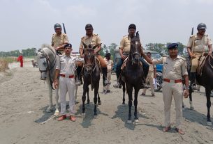 दियारा के बुथो पर घोडसवार पुलिस कि तैनाती, निर्भीक्ष होकर मतदाताओं ने डाला वोट।