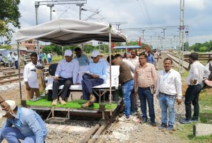 साठी से चनपटिया रेल दोहरी कारण के बाद साठी से चनपटिया स्टेशन के बीच 120 किलोमीटर से दौडी रेल स्थानीय लोगों में हर्ष।