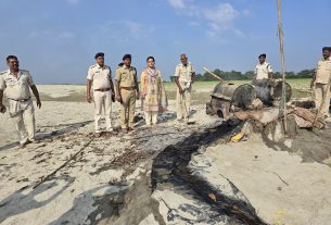 लालबेगिया नदी किनारे चल रहे पांच देशी शराब की भठ्ठी पर छापेमारी कर किया गया ध्वस्त।