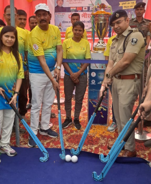 हॉकी का पर्व बिहार का गर्व” ट्रॉफी गौरव यात्रा पहुंचा पश्चिम चंपारण।