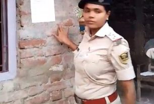 साठी पुलिस द्वार पोसको कांड के अभियुक्त सेमरी,(मिश्र टोला) निवासी राहुल साह के घर चिपकाया गया ईसतहार।