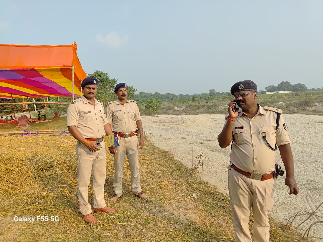 छठ पर्व को लेकर साठी थाना अध्यक्ष धीरज कुमार के द्वारा रविवार के दिन थाना क्षेत्र के विभिन्न छठ घाटों का किया निरीक्षण।