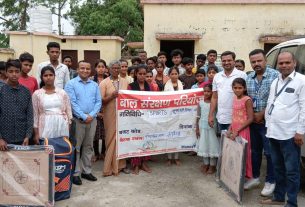 लौंरिया प्रखंड क्षेत्र के मठिया पंचायत के पंचायत भवन में छात्र एवं छात्राओं के बीच खेल समाग्री कीट का किया गया वितरण।